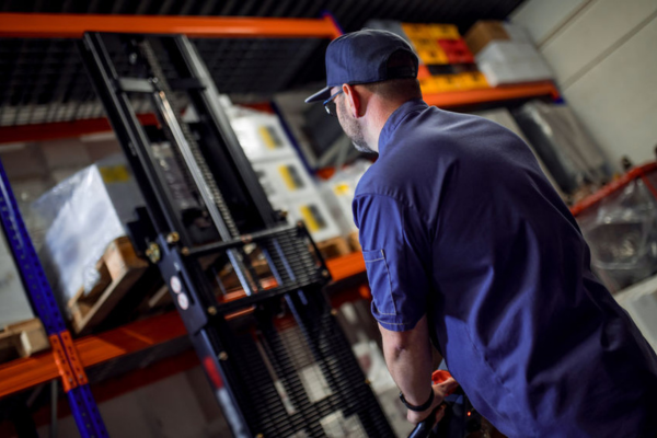 Installing pallet racking